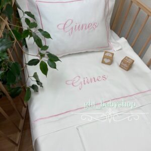 Pembe renk  işlemeli nevresim takımı