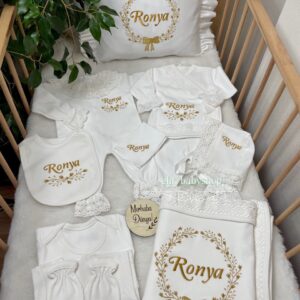 Tomurcuk lale desenli gold işlemeli 11li set