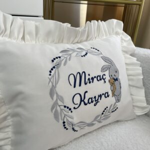 Tavşan desenli fırfırlı yastık