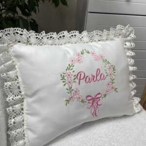 Çıtır çiçek desenli dantelli yastık