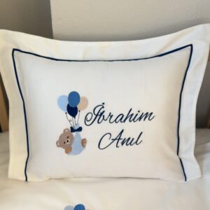 Balonlu ayıcık desenli pano yastık