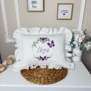 Kelebek işlemeli lila oyalı yastık