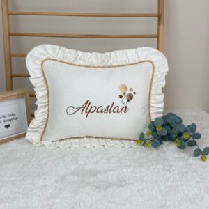 Bej biyeli balon işlemeli fırfırlı yastık