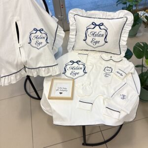 Lacivert biye detaylı kravatlı tulumlu fiyonk desenli set